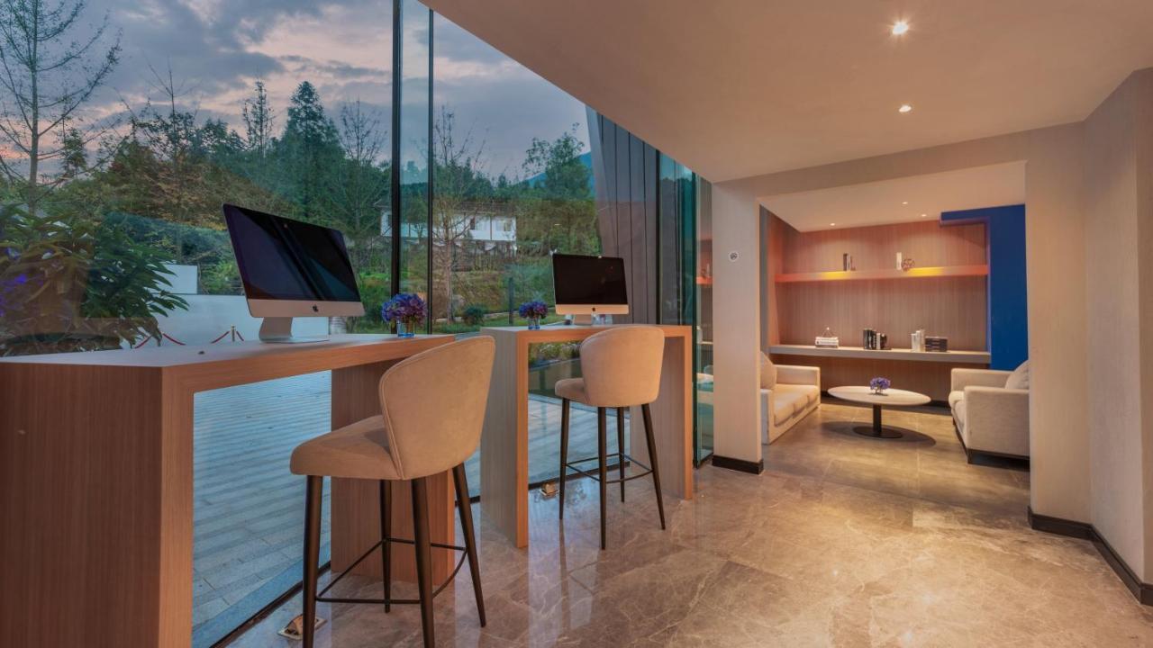 Holiday Inn Express Qiliping By Ihg Emeishan Exterior foto
